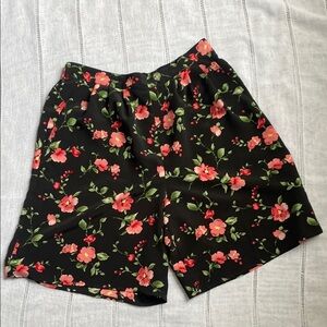 Jaclyn Smith Vintage Floral Print Black Shorts.